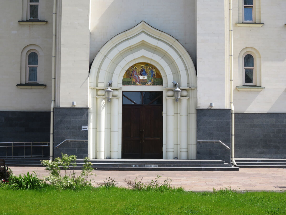 Церковь Андрея Рублева в Раменках, Раменки (Западный административный округ (ЗАО), г. Москва). архитектурные детали, Западный вход в храм
