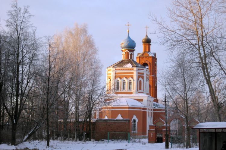 Михнево. Церковь Спаса Преображения. общий вид в ландшафте, Церковь Преображения Господня пос. Михнево.