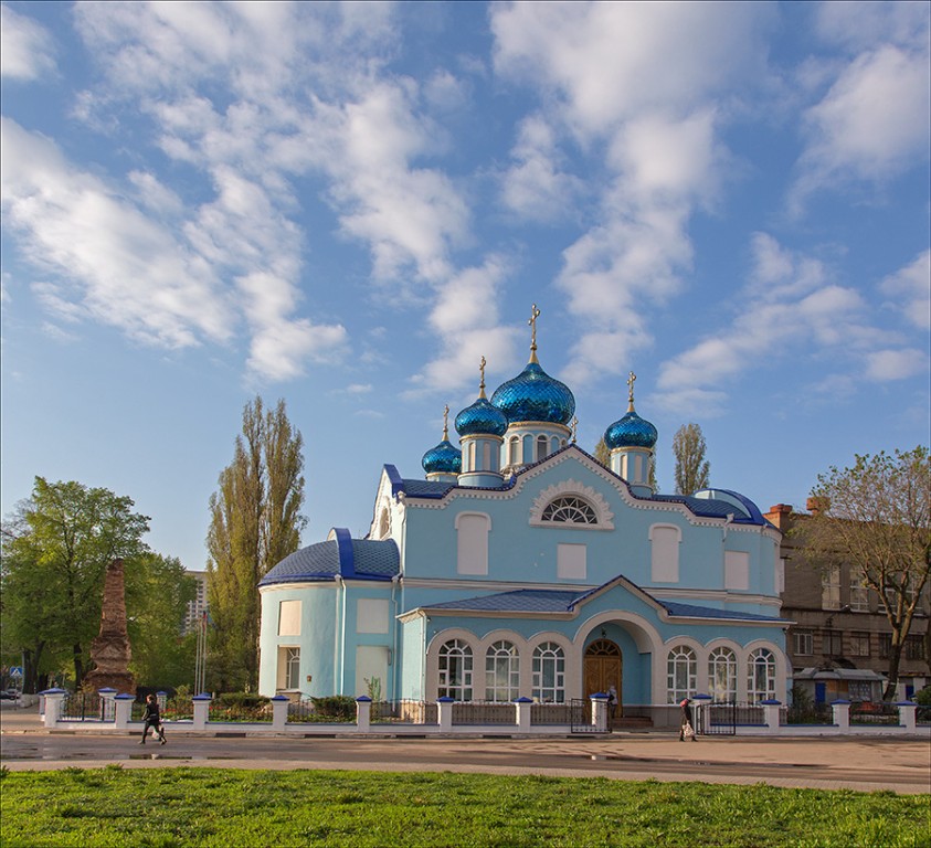 Церковь Самуила пророка, Воронеж (Воронеж, город, Воронежская область). общий вид в ландшафте, На церкви заменен один купол на пять