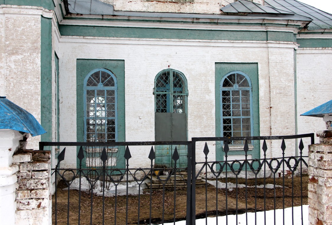 Церковь Вознесения Господня, Рождественское (Уржумский район, Кировская область). архитектурные детали, Южный вход в холодный храм.