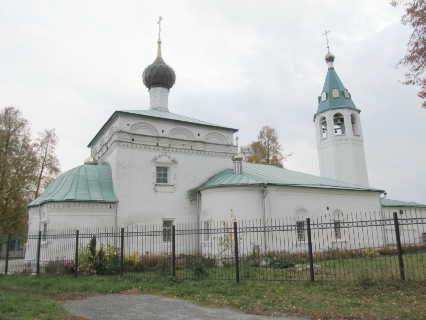 Городец. Церковь Чуда Михаила Архангела. общий вид в ландшафте