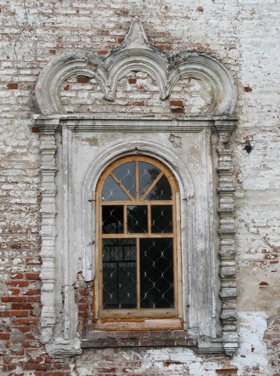 Собор Николая Чудотворца, Нолинск (Нолинский район, Кировская область). архитектурные детали, Архитектура одного из оконных проемов основного объема храма