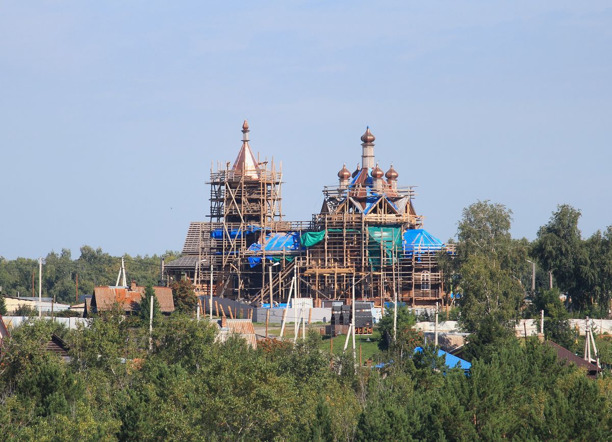 Церковь Параскевы Пятницы, Барабаново (Емельяновский район, Красноярский край). документальные фотографии, Вид с Енисея в процессе реставрации