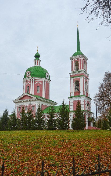 Овстуг. Церковь Успения Пресвятой Богородицы (новая). художественные фотографии