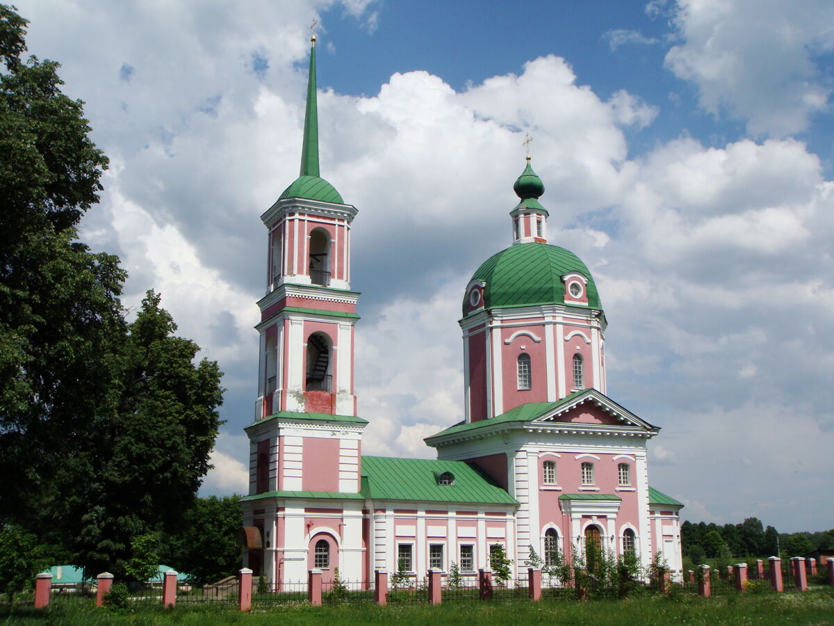Церковь Успения Пресвятой Богородицы (новая), Овстуг (Жуковский район, Брянская область). общий вид в ландшафте, Вид с юга