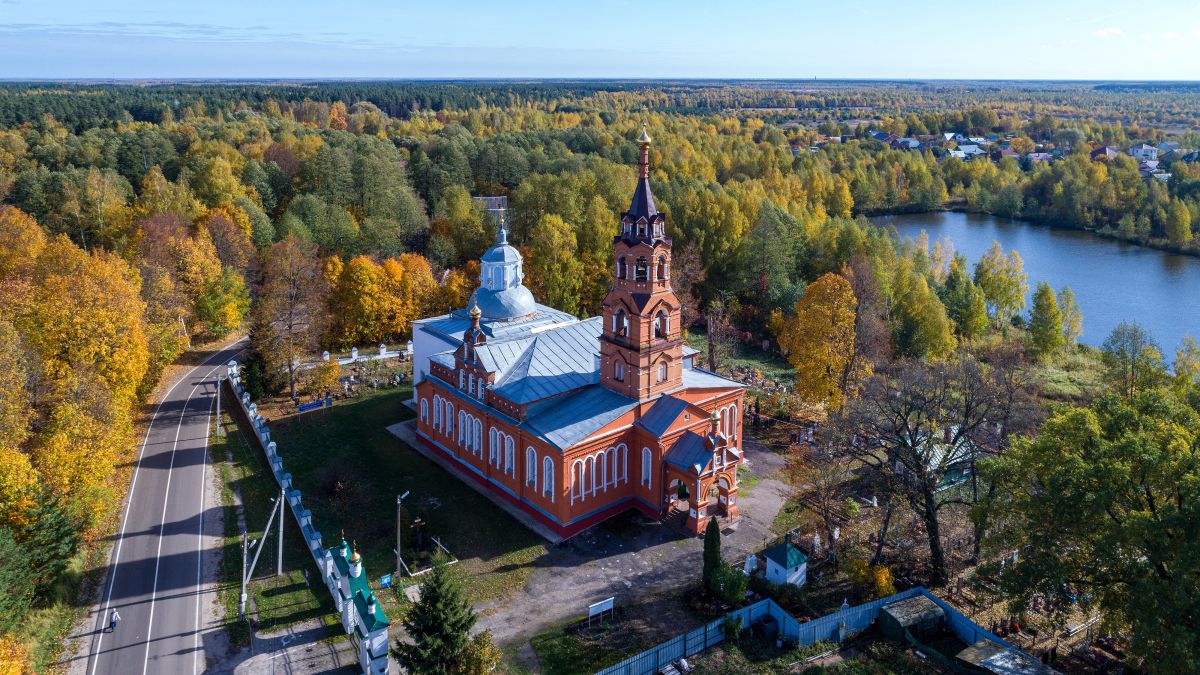 Церковь Николая Чудотворца, Новозагарье (Павлово-Посадский городской округ и г. Электрогорск, Московская область). общий вид в ландшафте