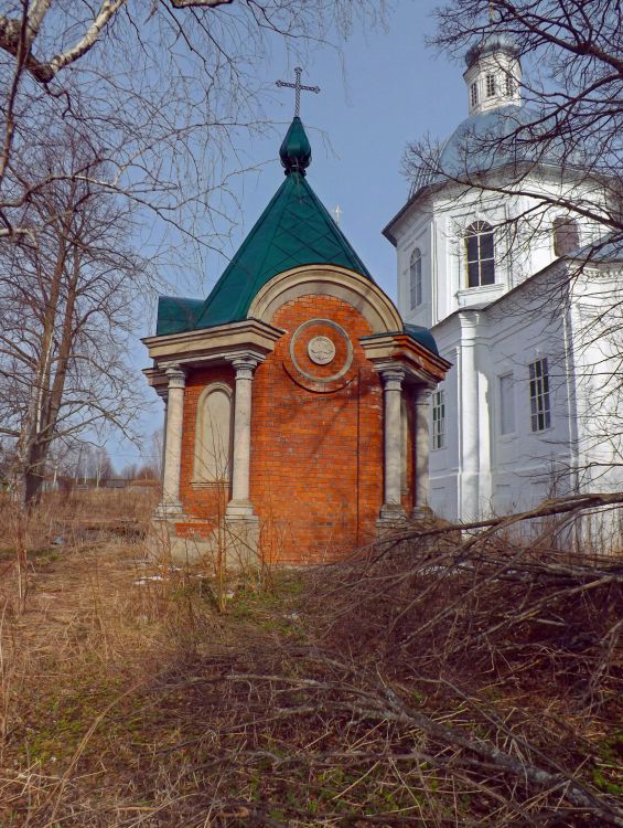 Архангельское. Неизвестная часовня. общий вид в ландшафте