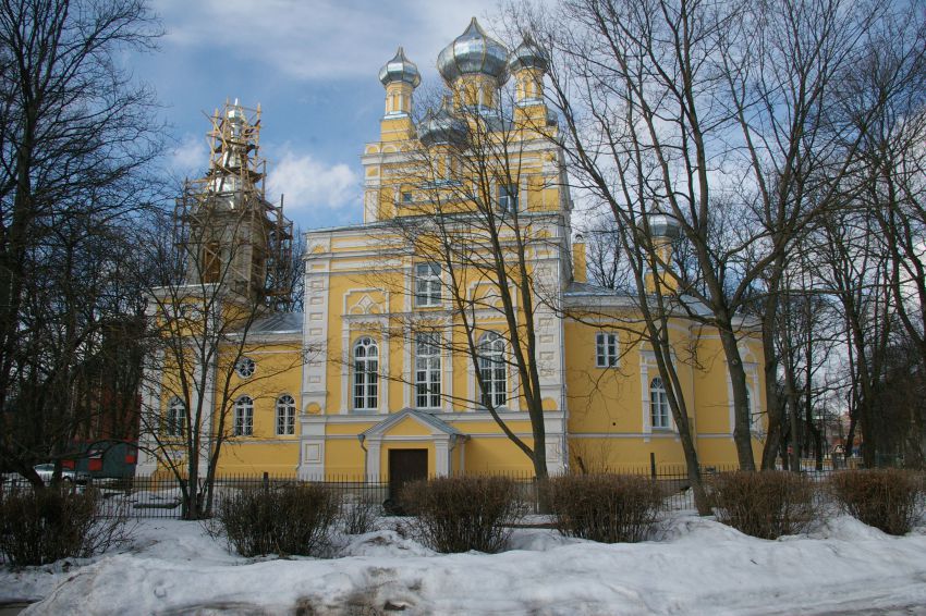 Церковь Вознесения Господня, Рига (Рига, город, Латвия). общий вид в ландшафте, Кресты сняты на реставрацию.