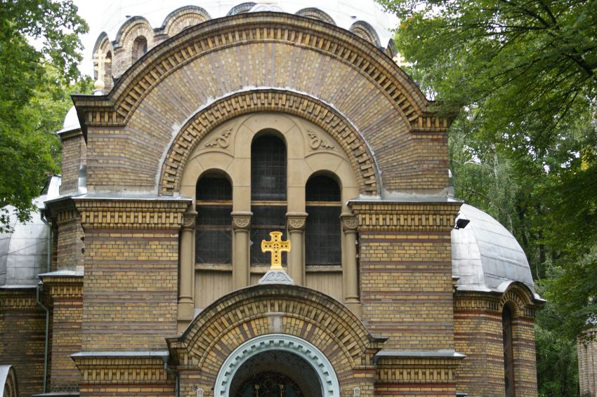 Церковь Покрова Пресвятой Богородицы, Рига (Рига, город, Латвия). архитектурные детали, Фасад церкви.