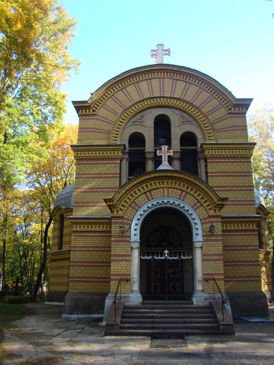 Церковь Покрова Пресвятой Богородицы, Рига (Рига, город, Латвия). фасады, Вид от ворот церкви