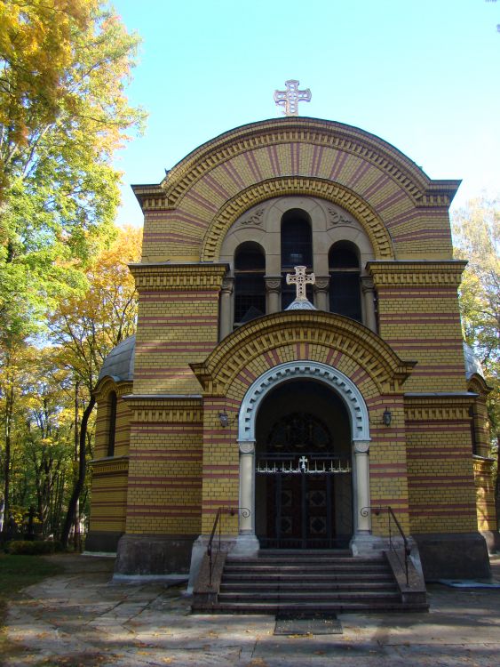 Рига. Церковь Покрова Пресвятой Богородицы. фасады, Вид от ворот церкви