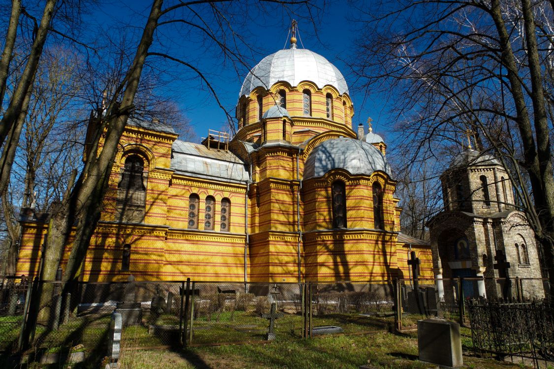 Рига. Церковь Покрова Пресвятой Богородицы. фасады, Храм и часовня св.Иоанна Предтечи.Вид с востока.