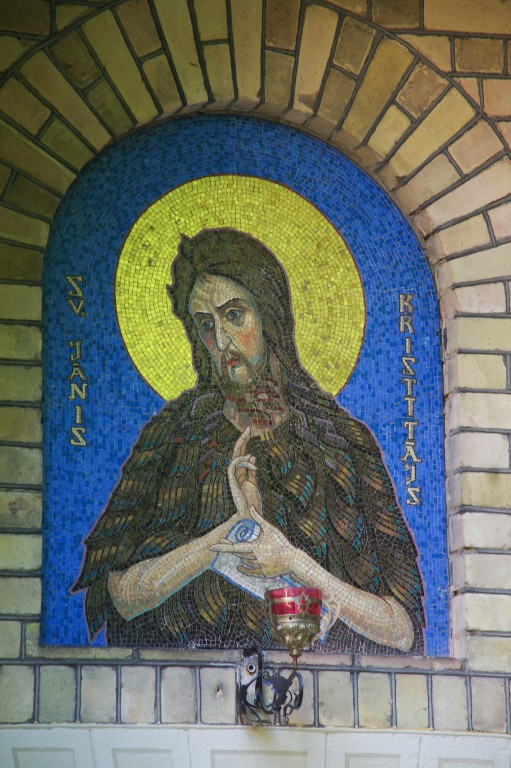 Церковь Покрова Пресвятой Богородицы, Рига (Рига, город, Латвия). дополнительная информация, Икона на часовне Иоанна Предтечи.