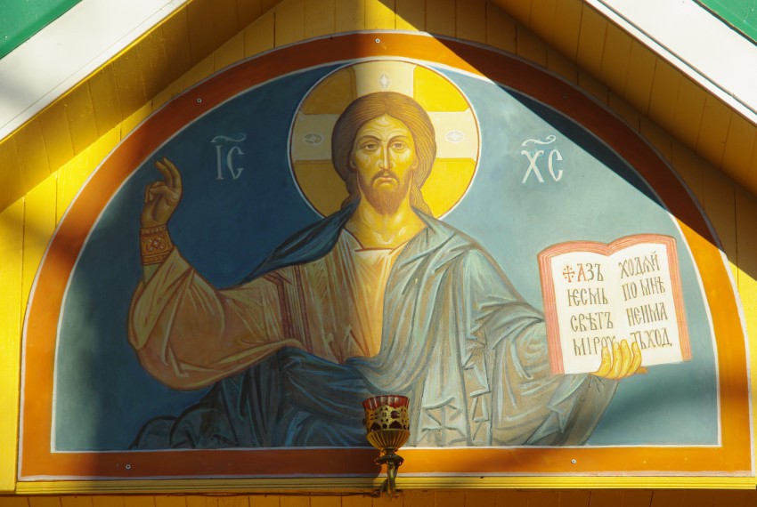 Рига. Церковь Спаса Преображения. архитектурные детали, Икона над входом.