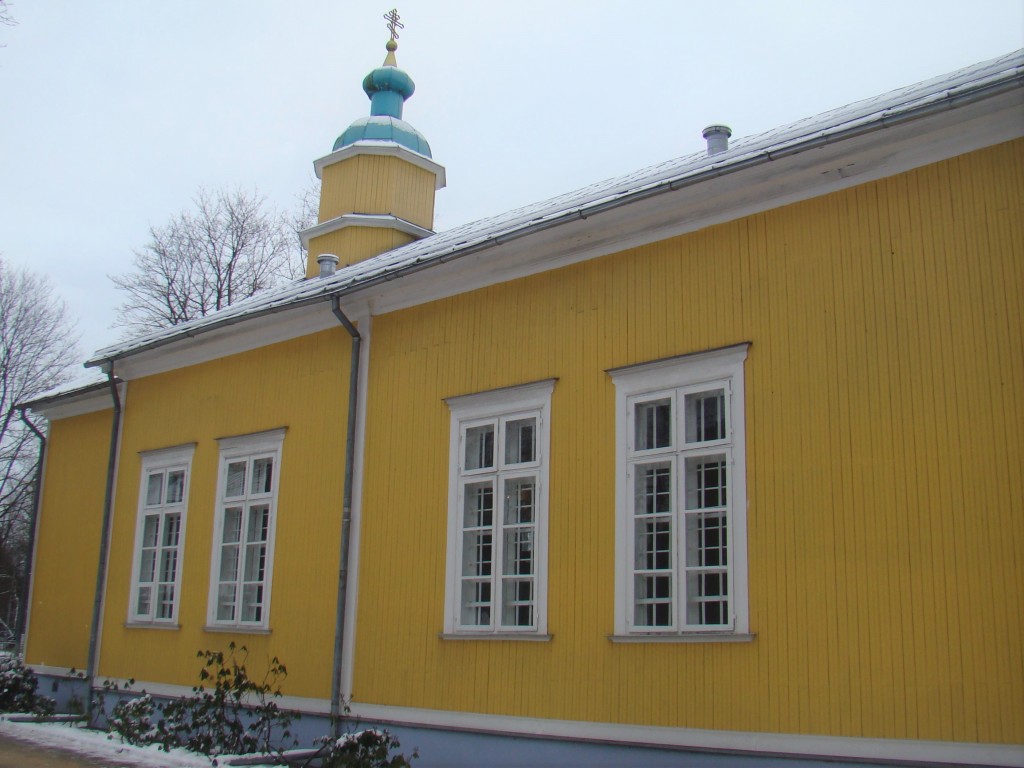 Церковь Преображения Господня в Саркандаугаве, Рига (Рига, город, Латвия). фасады, Основной обьём церкви. Купол с крестом и алтарной частью