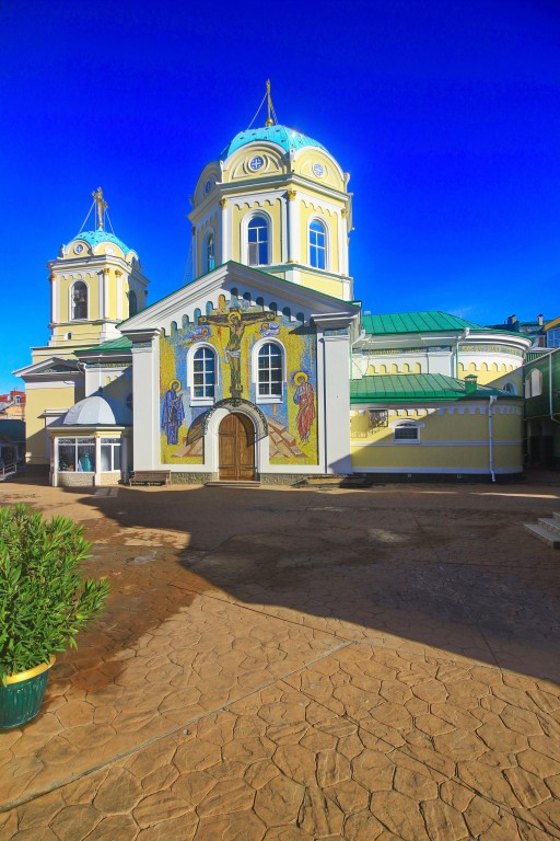 Троицкий женский монастырь, Симферополь (Симферополь, город, Республика Крым). фасады, Вид на Свято-Троицкий собор с южной стороны