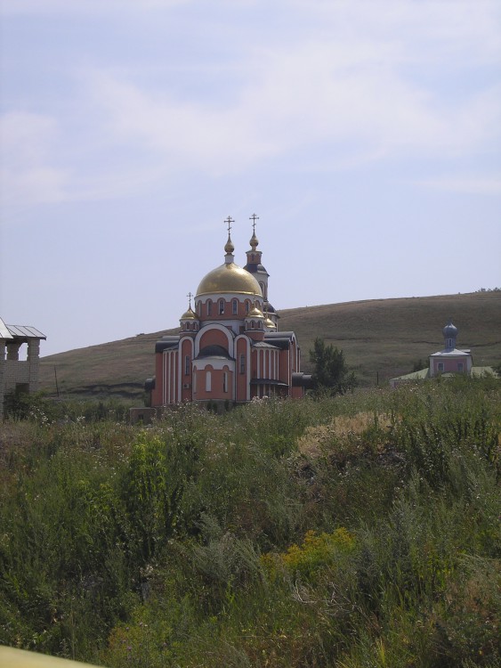 Алексиевский женский монастырь. Церковь Смоленской иконы Божией Матери, Саратов (Саратов, город, Саратовская область). общий вид в ландшафте