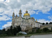 Успенская Почаевская Лавра. Собор Успения Пресвятой Богородицы, вид с юго-востока, справа Варваринская церковь<br>, Почаев, Кременецкий район, Украина, Тернопольская область