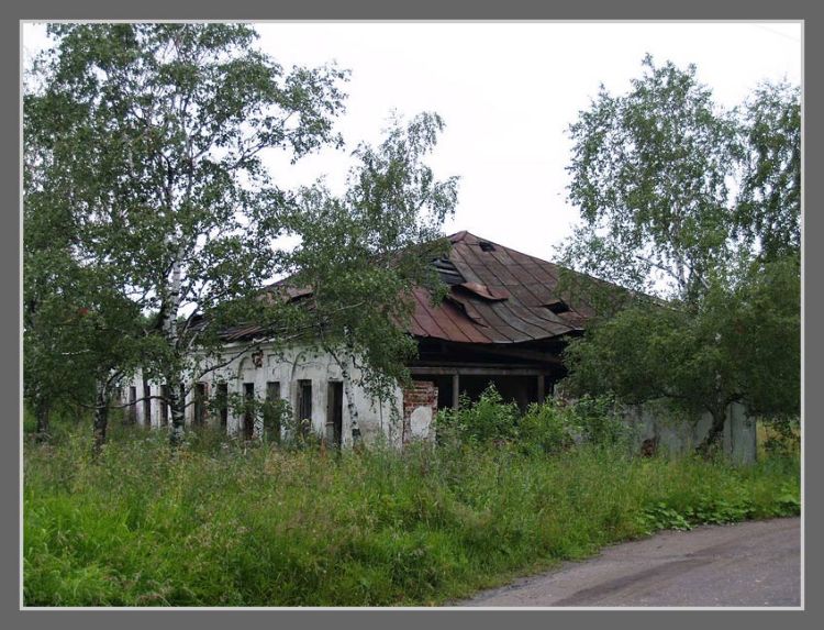 Церковь Иоанна Предтечи, Белозерск (Белозерский район, Вологодская область). дополнительная информация, Бывшее здание духовной семинарии на территории Предтеченской церкви.