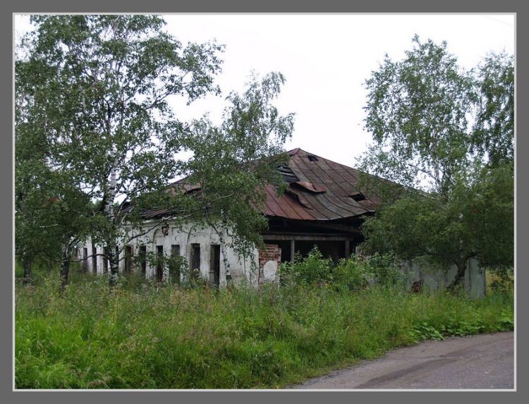 Белозерск. Церковь Иоанна Предтечи. дополнительная информация, Бывшее здание духовной семинарии на территории Предтеченской церкви.