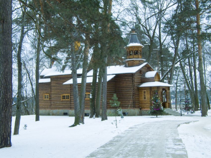 Церковь Петра Голубева, Петрово-Дальнее (Красногорский городской округ, Московская область). общий вид в ландшафте