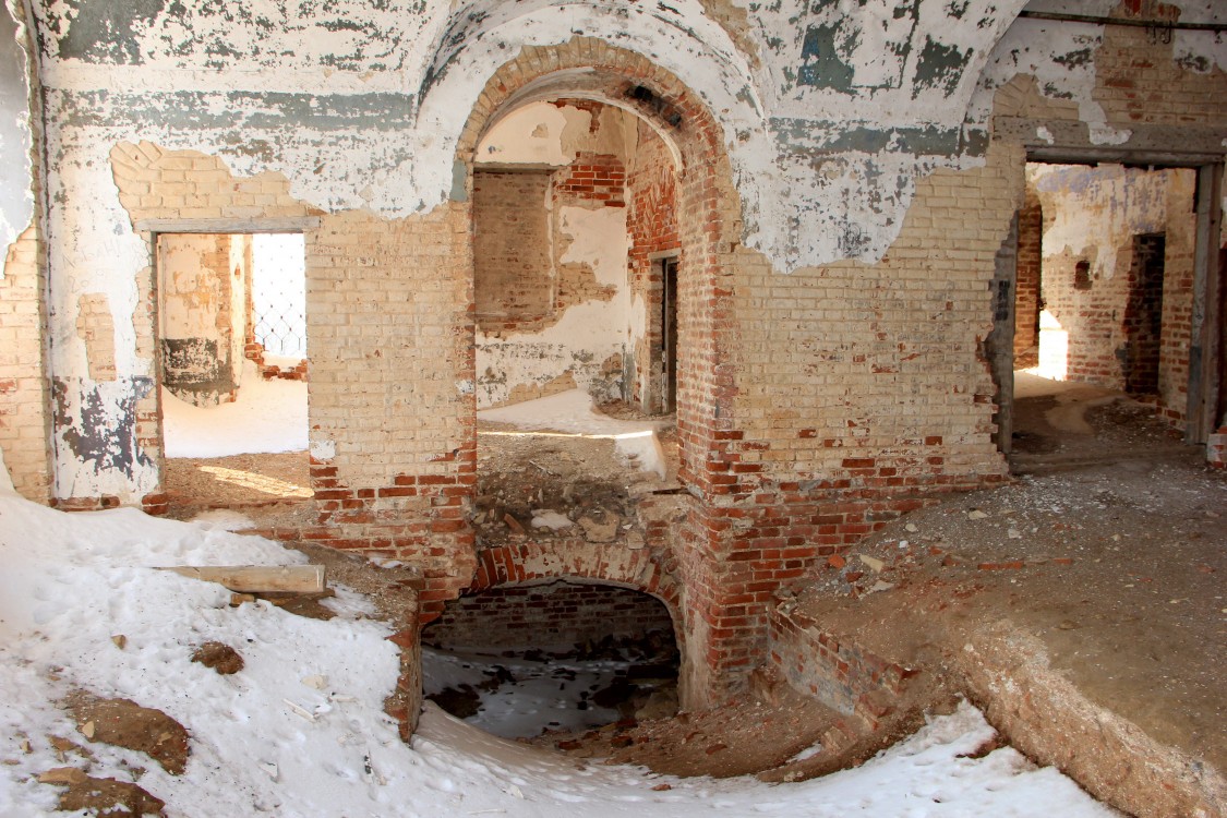 Церковь Николая Чудотворца, Лобань (Богородский район, Кировская область). интерьер и убранство, Западная стена трапезной
