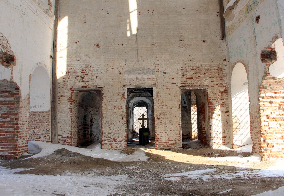 Церковь Николая Чудотворца, Лобань (Богородский район, Кировская область). интерьер и убранство, Холодный храм. 