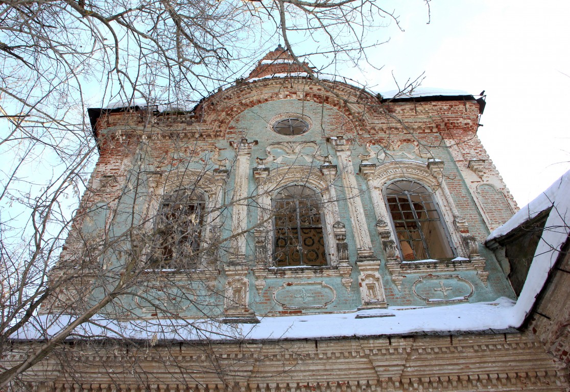 Церковь Николая Чудотворца, Лобань (Богородский район, Кировская область). архитектурные детали, Северный фасад с остатками цветной побелки.