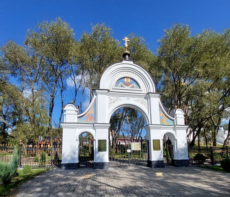 Собор Покрова Пресвятой Богородицы в Веснянке, Минск (Минск, город, Беларусь, Минская область). дополнительная информация, Главный вход