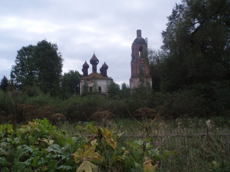 Сера. Церковь Покрова Пресвятой Богородицы. фасады