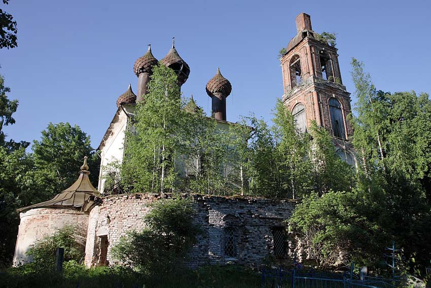 Сера. Церковь Покрова Пресвятой Богородицы. фасады