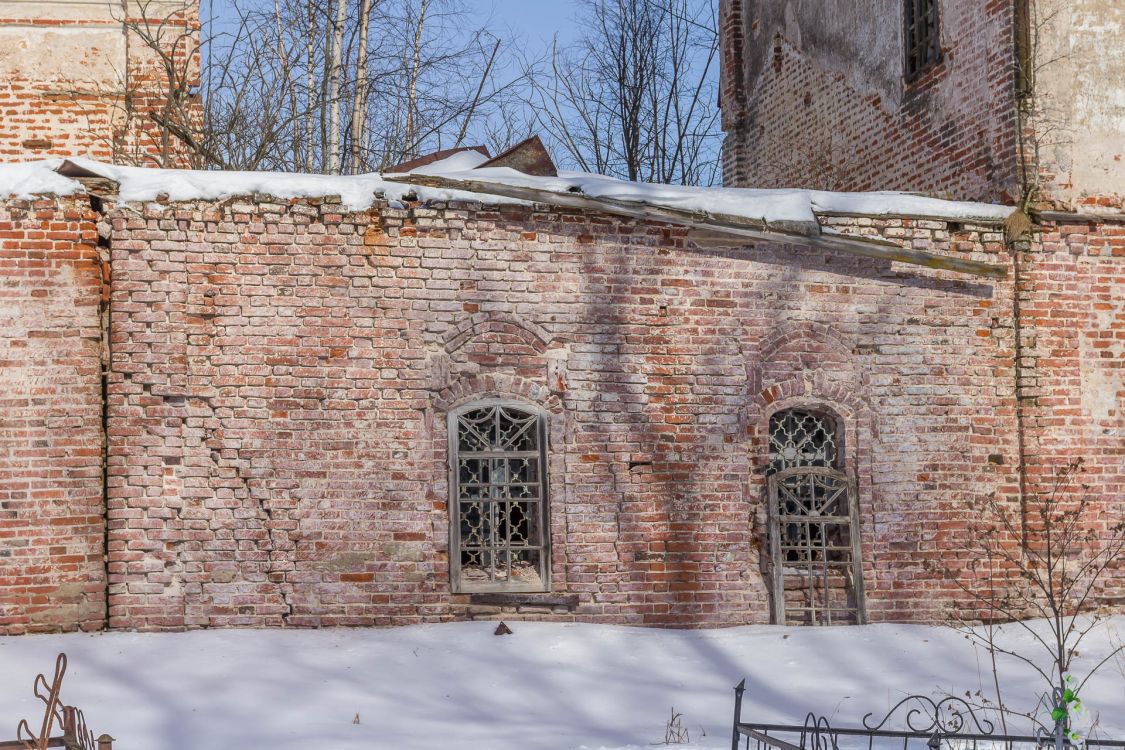 Церковь Покрова Пресвятой Богородицы, Сера (Мышкинский район, Ярославская область). архитектурные детали, Трапезная
