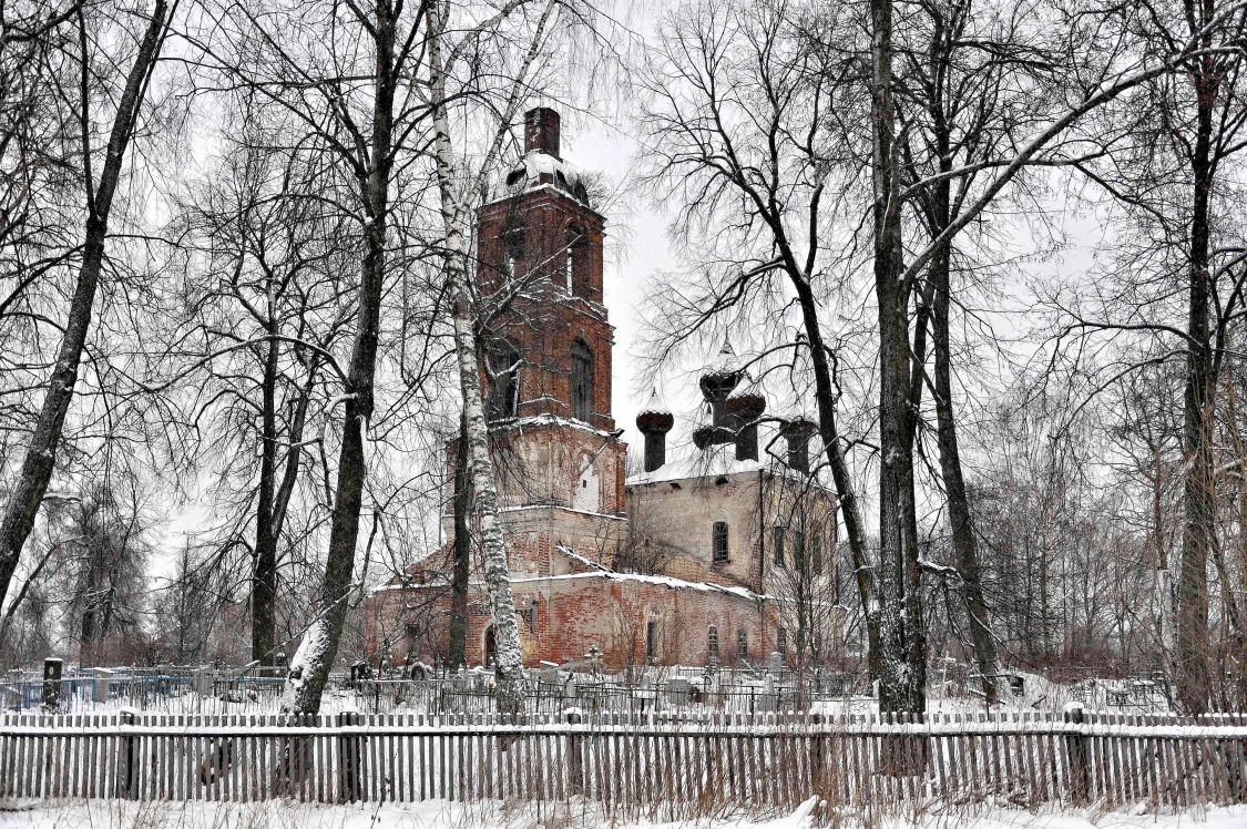 Сера. Церковь Покрова Пресвятой Богородицы. фасады