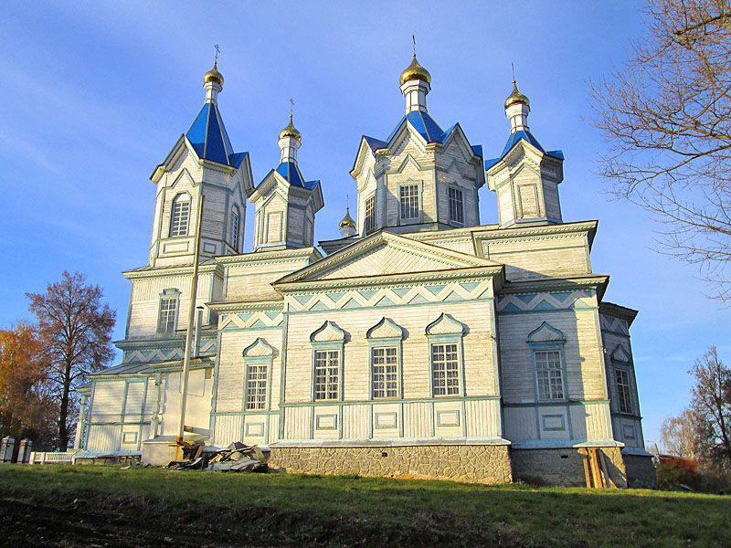 Баклань. Церковь Спаса Преображения. общий вид в ландшафте