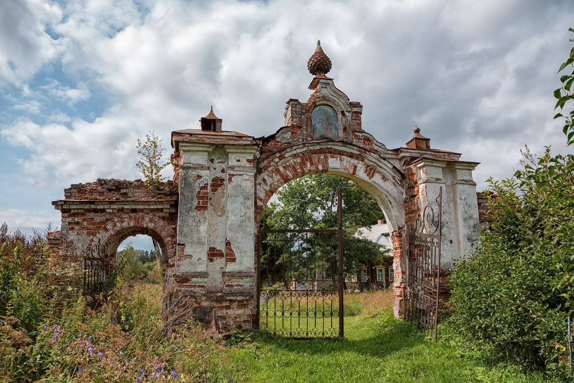 Церковь Усекновения главы Иоанна Предтечи, Николо-Молокша (Большесельский район, Ярославская область). фасады