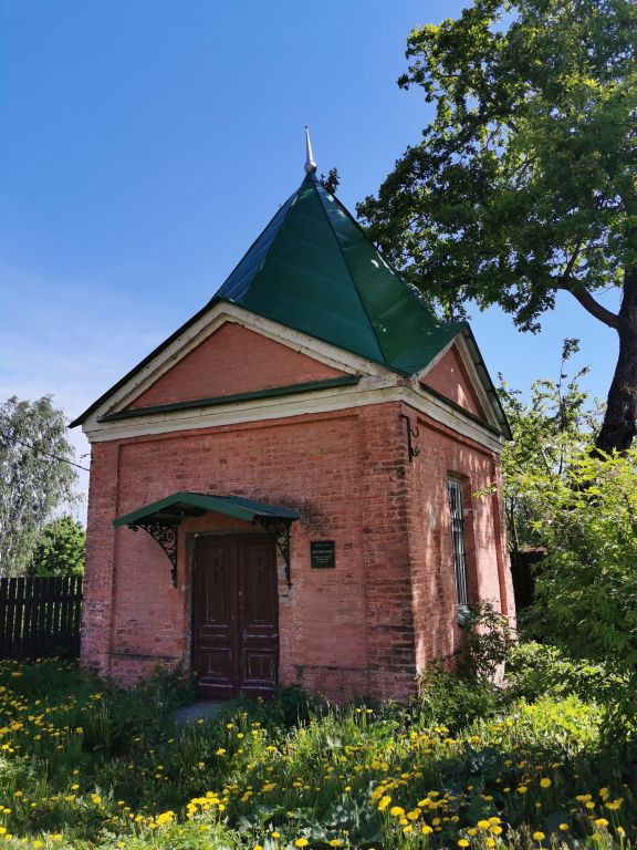 Старая Ладога. Неизвестная часовня на Варяжской улице. фасады