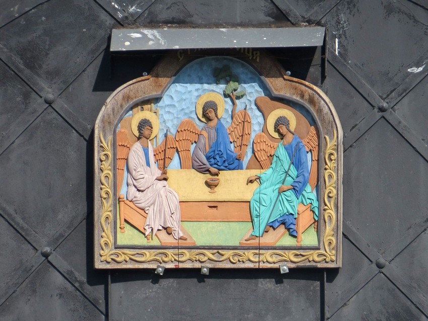 Церковь Троицы Живоначальной, Новый Киструс (Спасский район, Рязанская область). архитектурные детали, Храмовая икона над входом