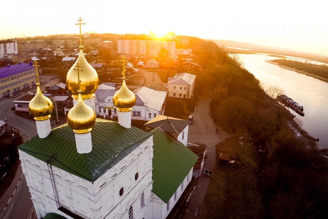 Павлово. Церковь Воскресения Христова. общий вид в ландшафте