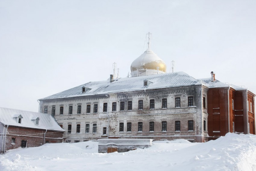 Белая Гора. Николаевский Белогорский монастырь. дополнительная информация, Братский корпус