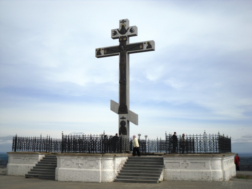 Николаевский Белогорский монастырь, Белая Гора (Кунгурский район и г. Кунгур, Пермский край). дополнительная информация, Царский крест