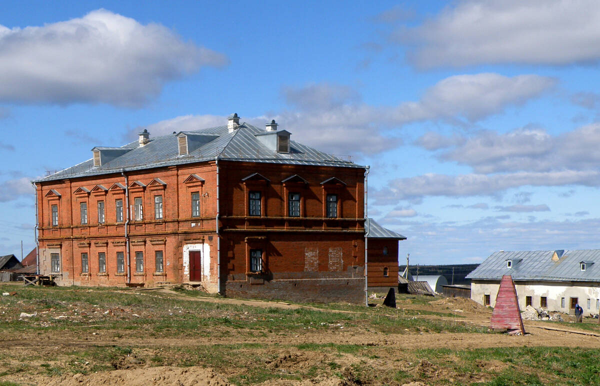 Николаевский Белогорский монастырь, Белая Гора (Кунгурский район и г. Кунгур, Пермский край). дополнительная информация, Братский корпус