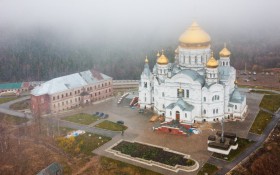 Белая Гора. Николаевский Белогорский монастырь