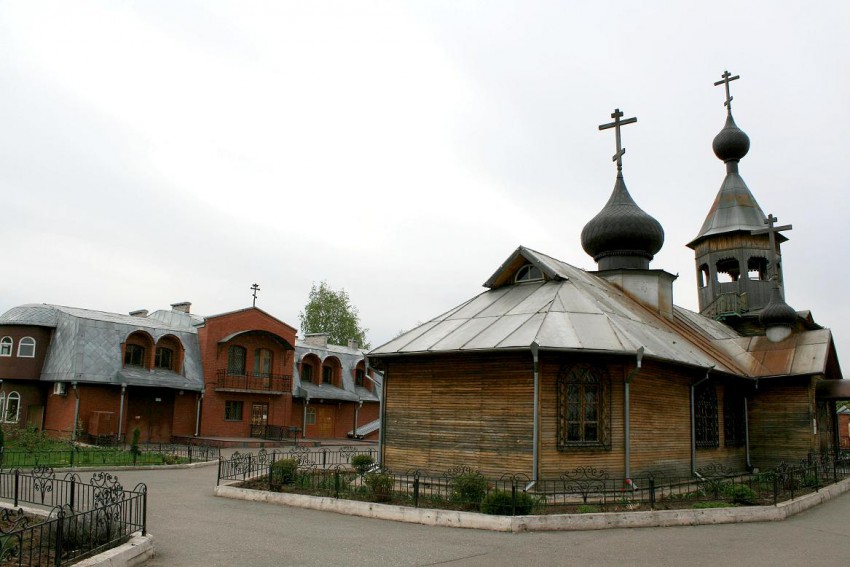 Вятка (Киров). Церковь Новомучеников и исповедников Церкви Русской. общий вид в ландшафте