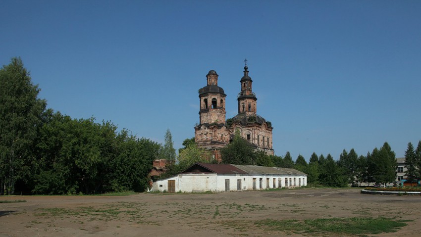 Истобенск. Церковь Николая Чудотворца. общий вид в ландшафте