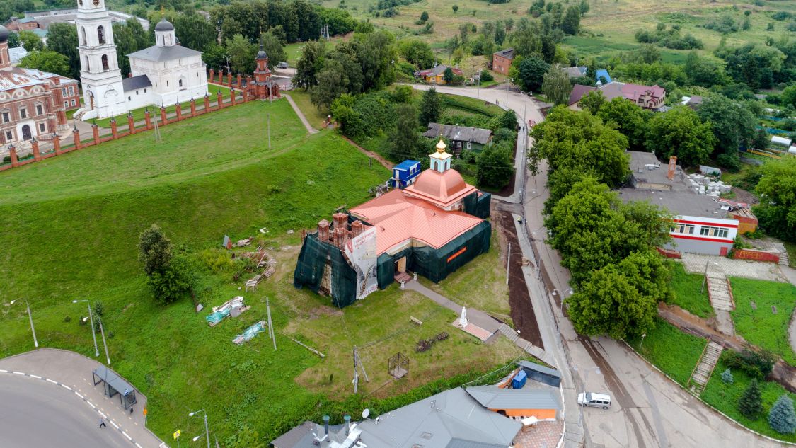 Волоколамск. Церковь Рождества Христова. общий вид в ландшафте