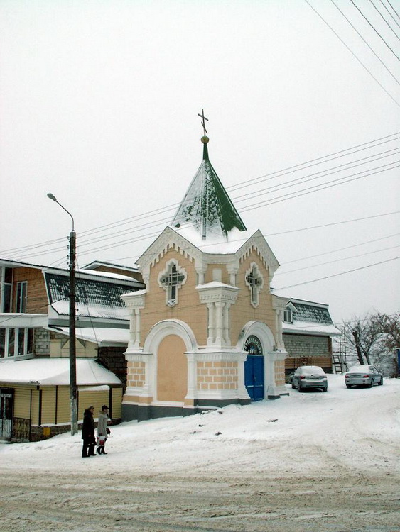 Рыльск. Часовня в память 17 октября 1888 года. фасады