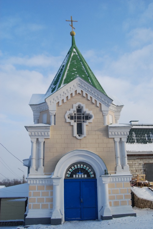 Рыльск. Часовня в память 17 октября 1888 года. фасады