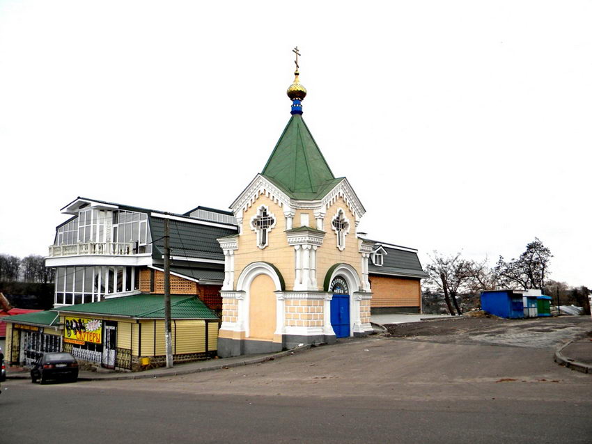 Рыльск. Часовня в память 17 октября 1888 года. фасады