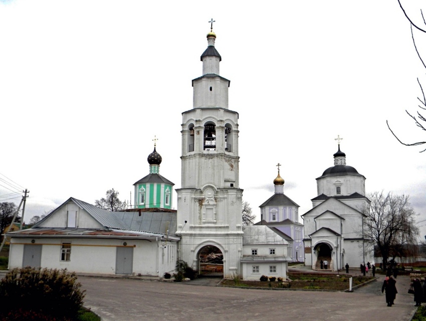 Пригородная слободка. Рыльский Николаевский мужской монастырь. фасады