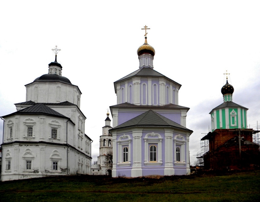 Пригородная слободка. Рыльский Николаевский мужской монастырь. фасады